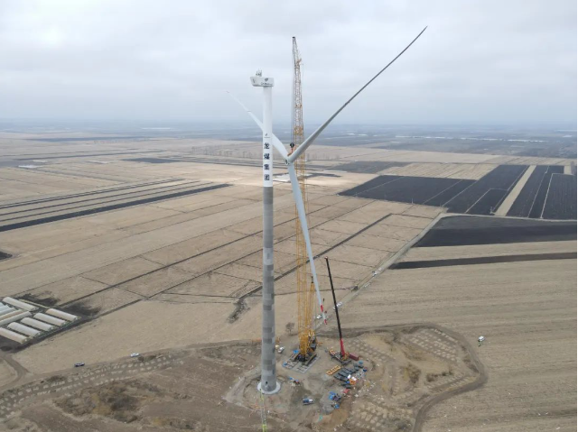 200MW！黑龙江双鸭山风电项目首台风机吊装成功