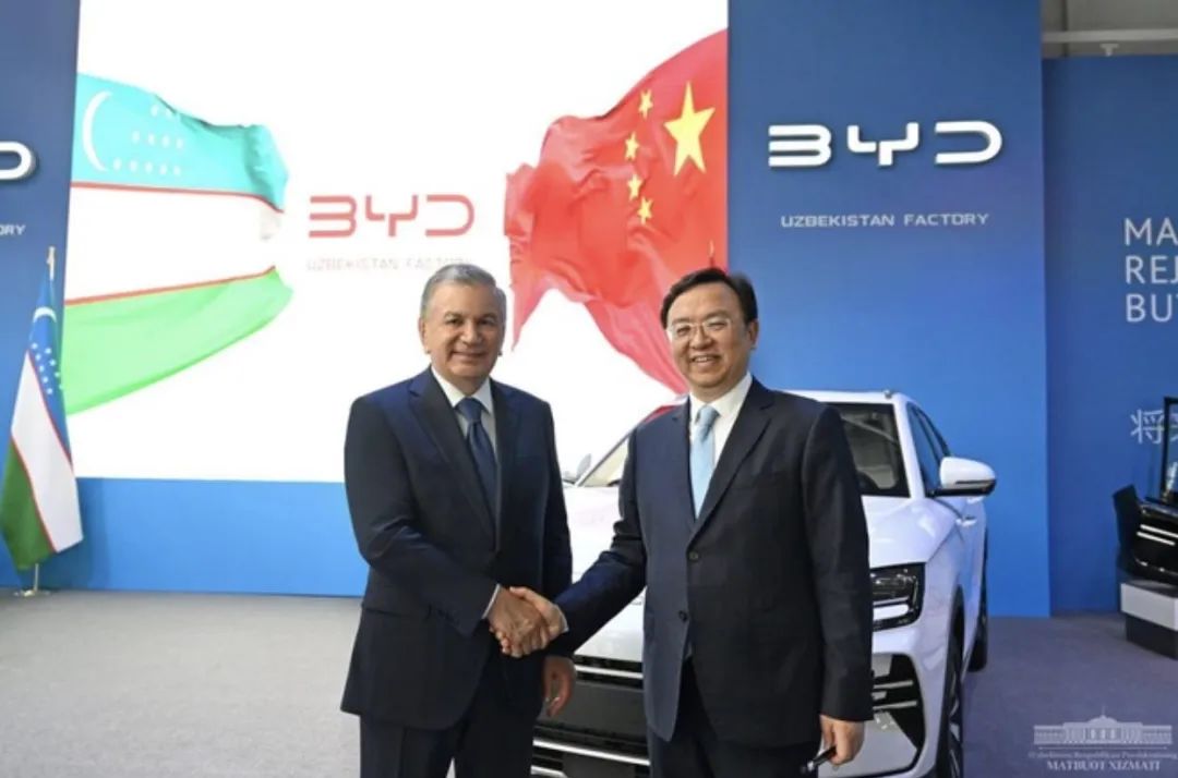 乌兹别克斯坦总统参观比亚迪在乌工厂并支持扩大业务的计划