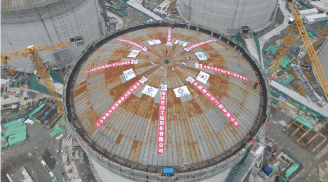 浙江宁波LNG项目部圆满完成首台27万m³LNG储罐气顶升作业