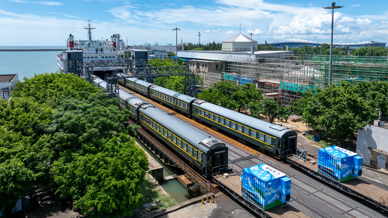 首批移動(dòng)儲(chǔ)能電站在海南鐵路跨海列車上線使用