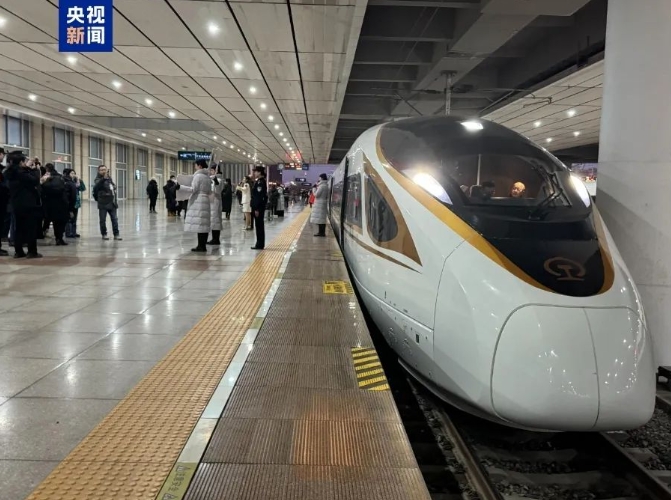 全國鐵路實行新列車運行圖