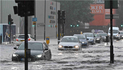 強降雨致英國多地交通中斷