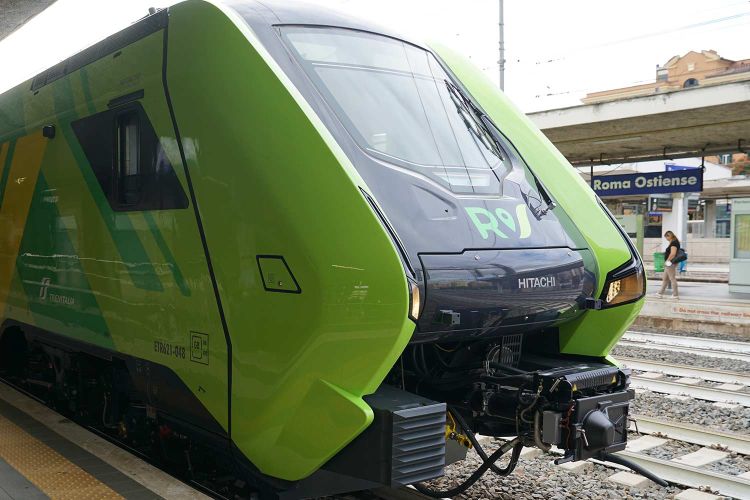 意大利首列氫氣列車運抵羅瓦托新設施