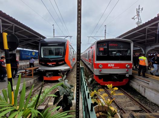 中車四方電動車組抵達(dá)印尼雅加達(dá)