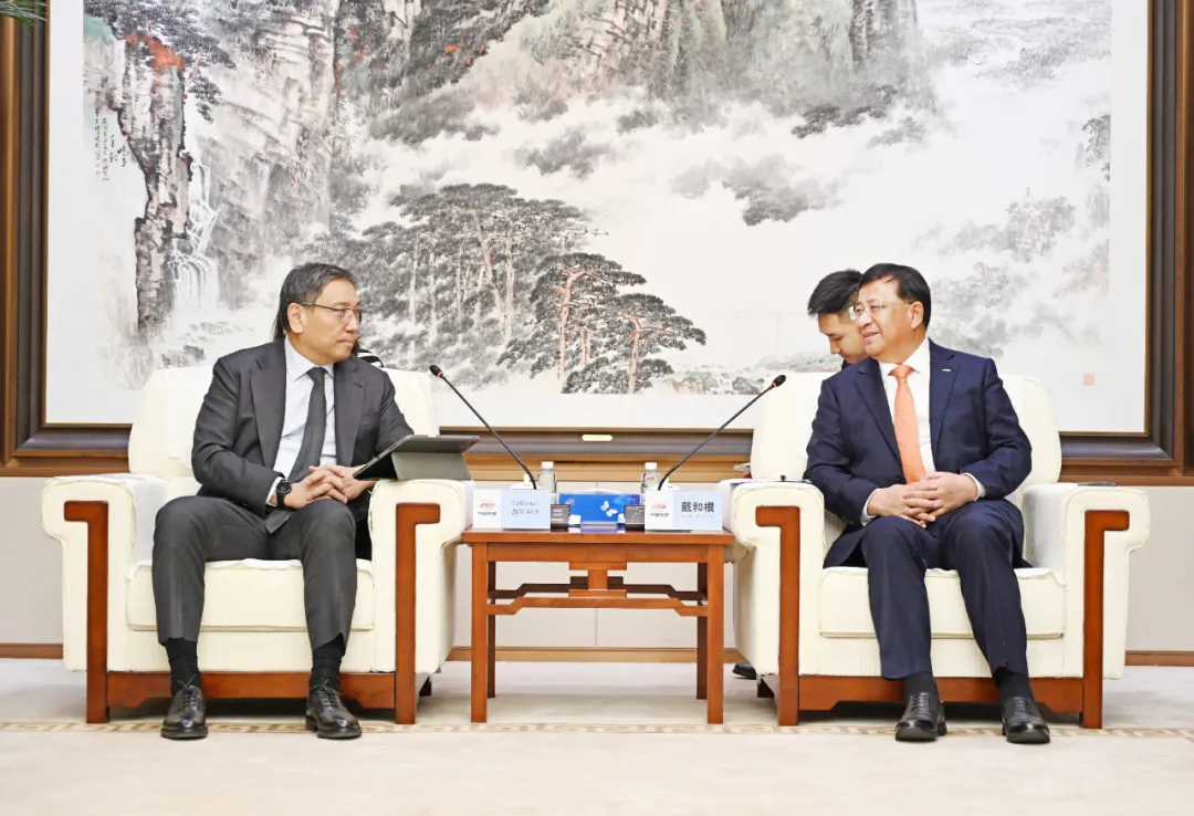 中國鐵建董事長戴和根與哈薩克斯坦阿拉木圖市市長多薩耶夫會談