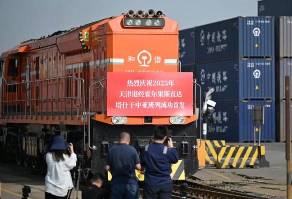 中國天津港直達烏茲別克斯坦中亞班列發(fā)車